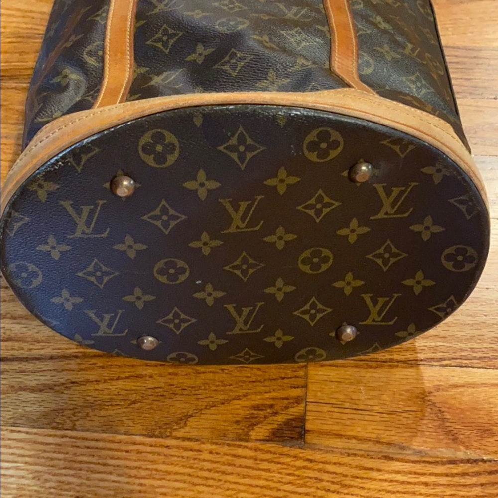 Louis Vuitton Bucket - Picture 6 of 14